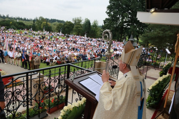 arcybiskup jędraszewski w ludźmierzu